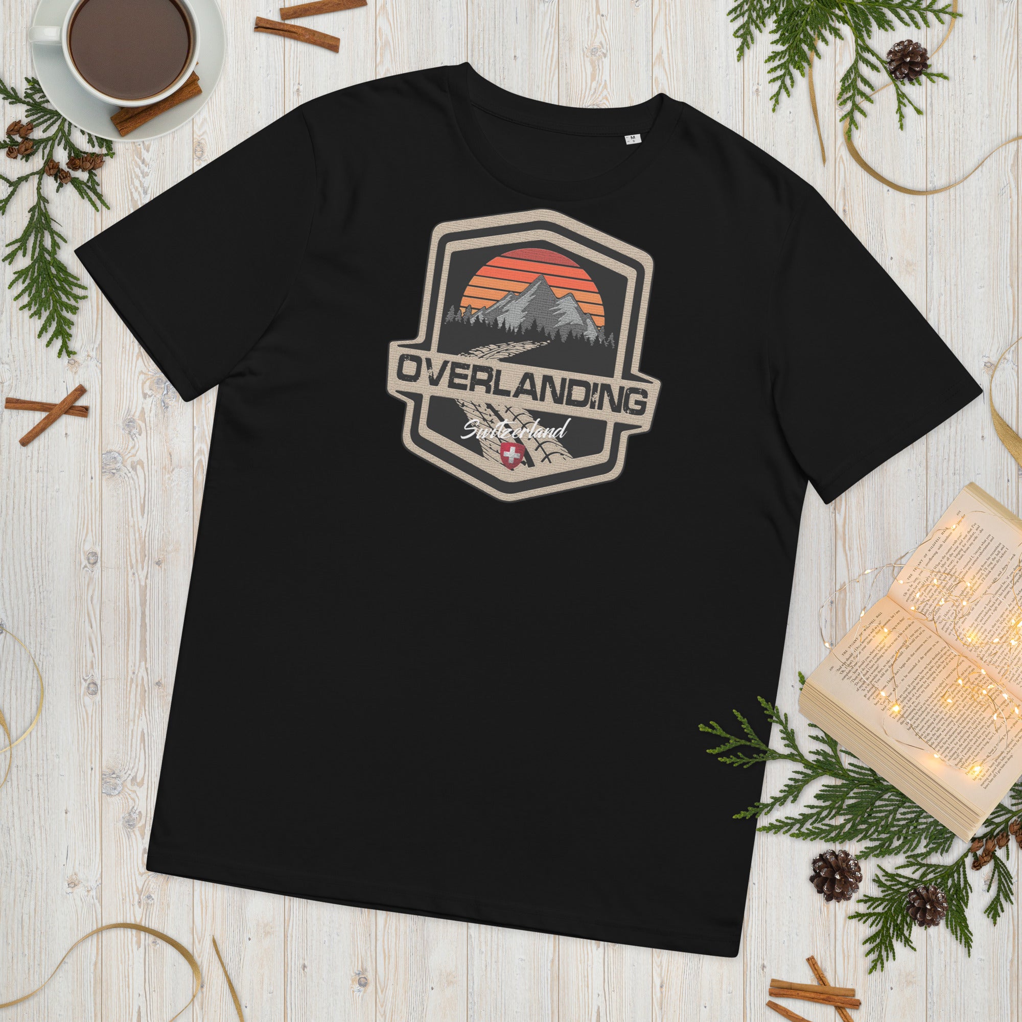 Unisex-Bio-Baumwoll-T-Shirt (Overlanding Switzerland gross)
